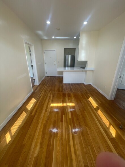 Apt 11 - 873 Beacon St