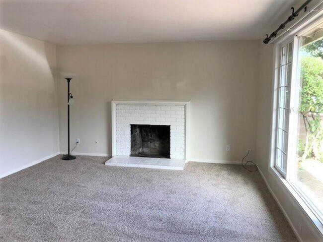Building Photo - Renovated 5 Bedroom in the College Highlands Neighborhood by Cal Poly