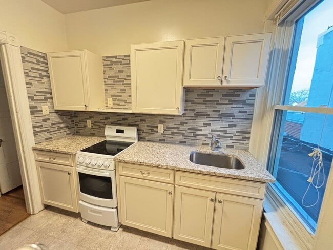 Building Photo - 316 W Broad St