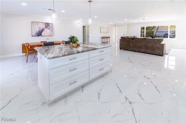 Building Photo - 3405 SE 16th Pl