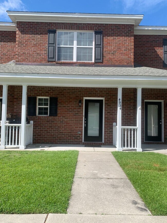 Building Photo - 2 Bedroom 1.5 Bath Townhome in Pleasant Gr...