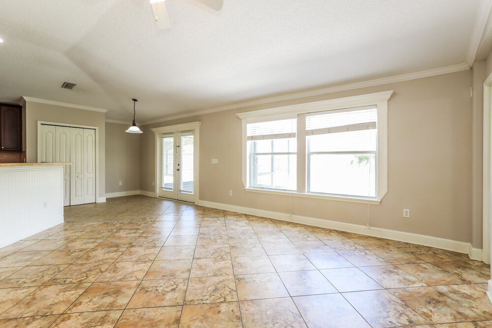 Building Photo - 2732 Woodsdale Dr