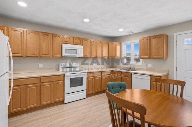 Building Photo - 498 Park Ave