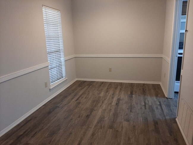 Building Photo - Adorable 2-Bedroom, 2-Bath Townhome Near A...