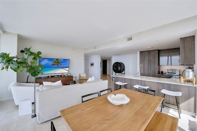 Building Photo - 88 SW 7th St