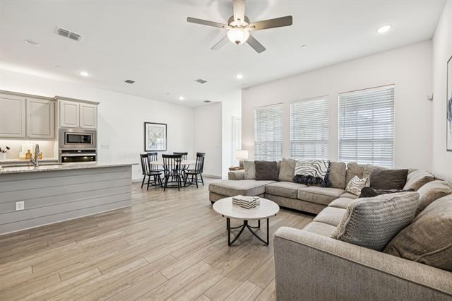 Building Photo - 1000 Redbrick Ln