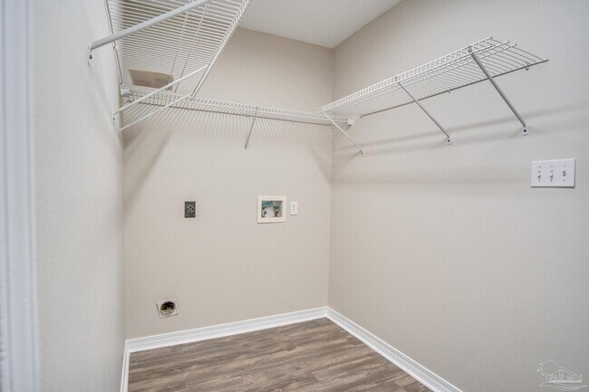 Building Photo - 7442 Treasure St