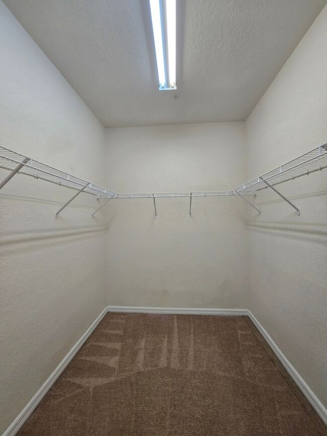 Building Photo - 2/2 ( Eagle Trace) Charming, updated townh...