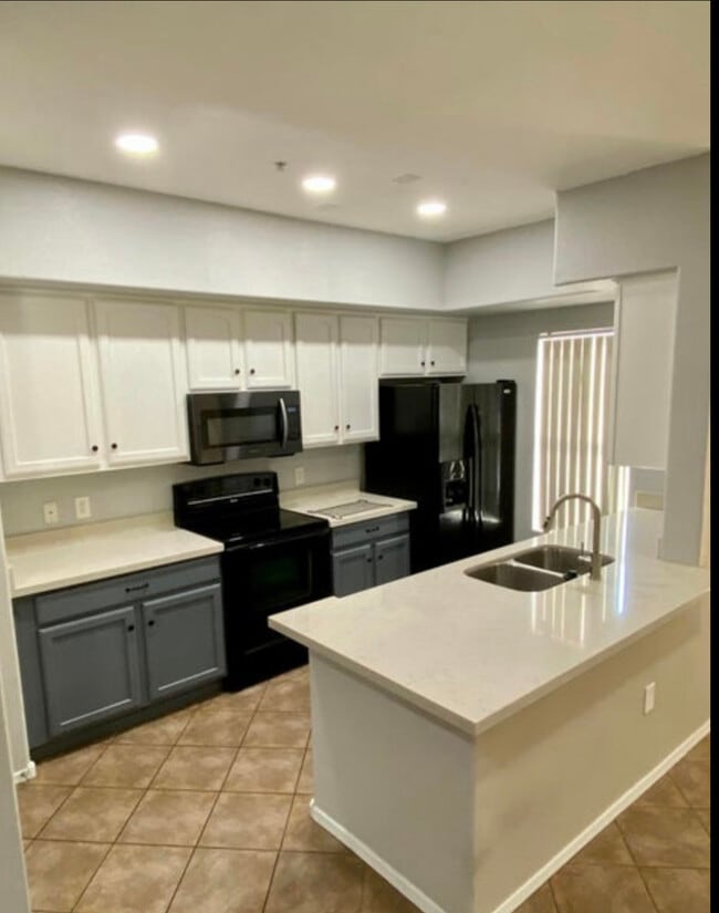 Building Photo - 2401 E Rio Salado Pky