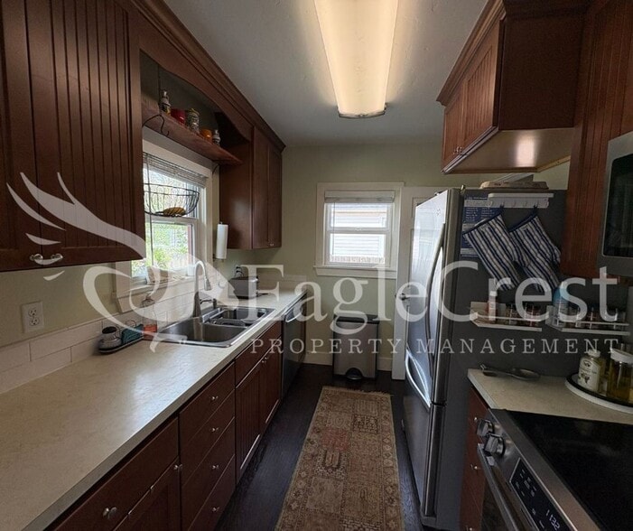 Building Photo - Spacious 3BR/2BA Home with Additional Living Space & Entertainer’s Backyard