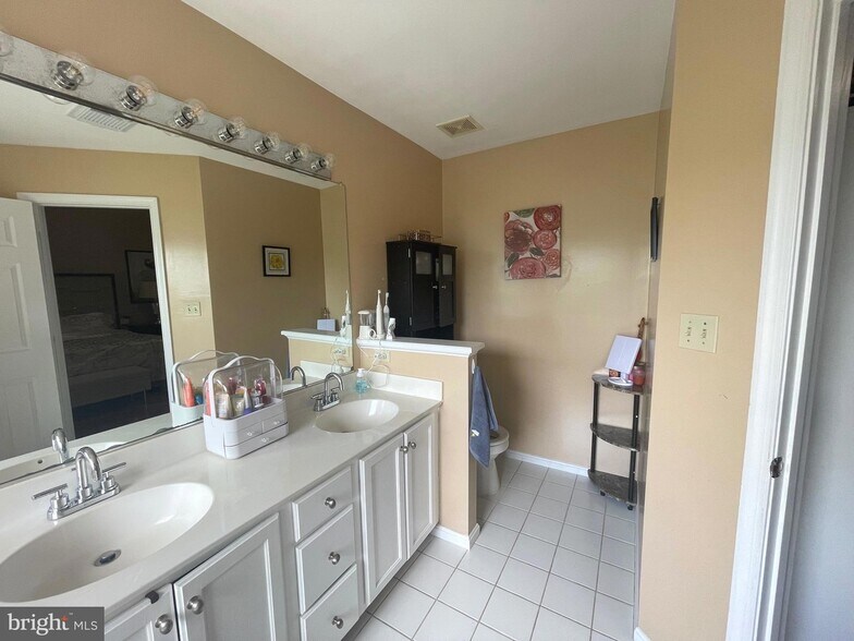 Building Photo - 47402 Darkhollow Falls Ter