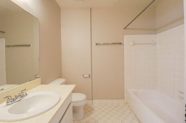 Building Photo - 2 Bed | 2 Bath in Central Tulsa!
