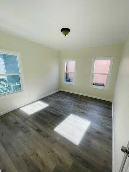 Building Photo - 1208 S St Andrews Pl