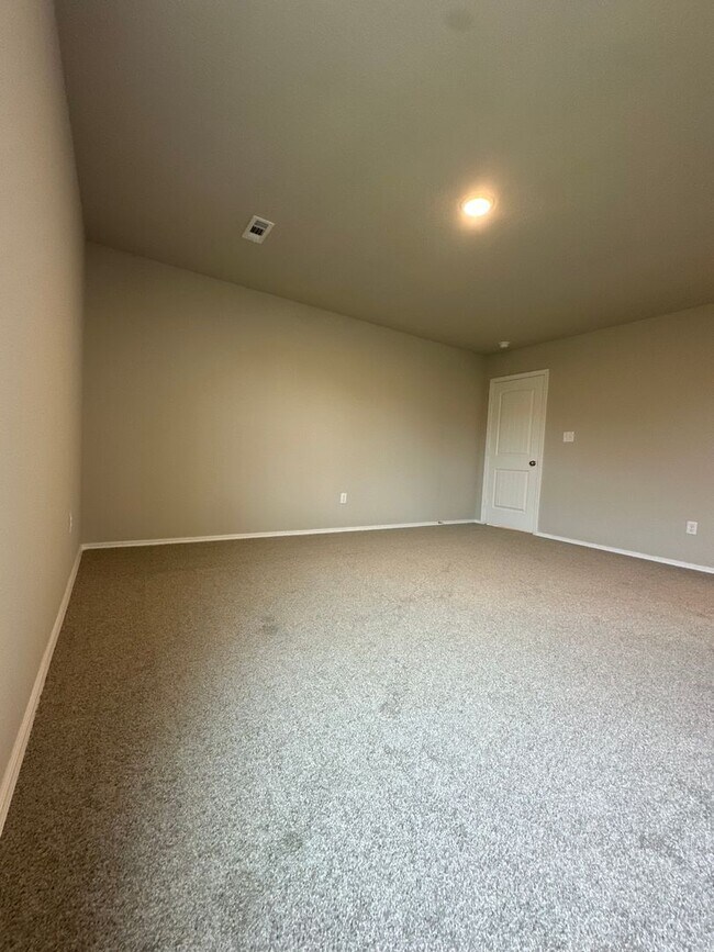 Building Photo - Contact Peggy 501 676 1758