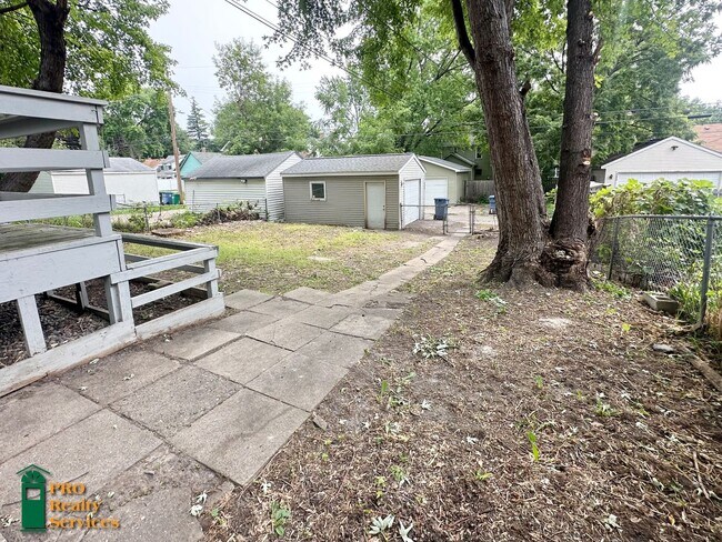 Building Photo - 4 Bedroom Home Close to Theodore Wirth Park