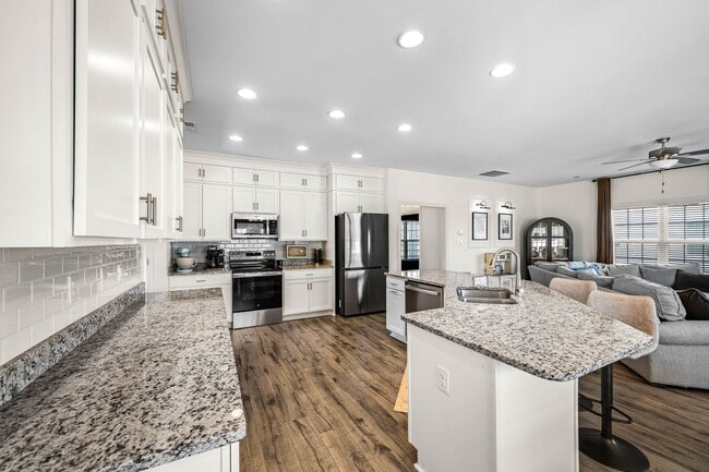 Building Photo - 227 Lookout Ln