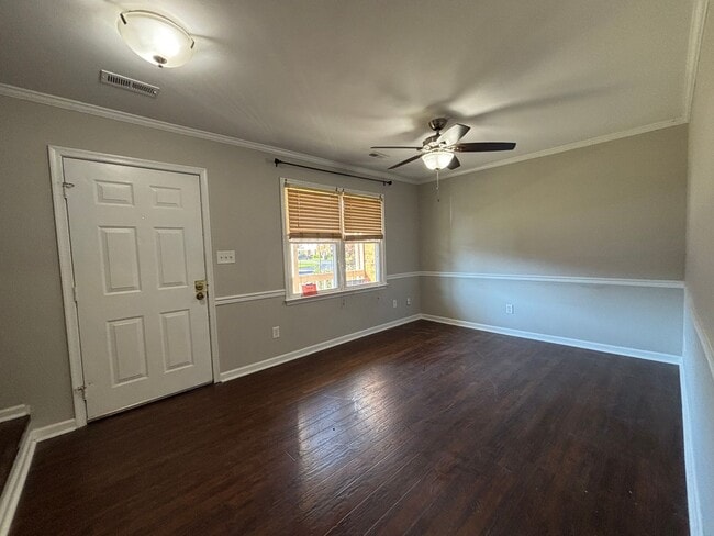 Building Photo - Townhouse Ready for Rent