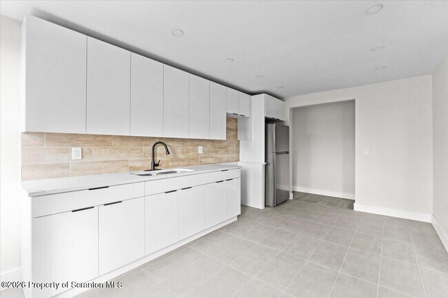 Building Photo - 840 Clay Ave