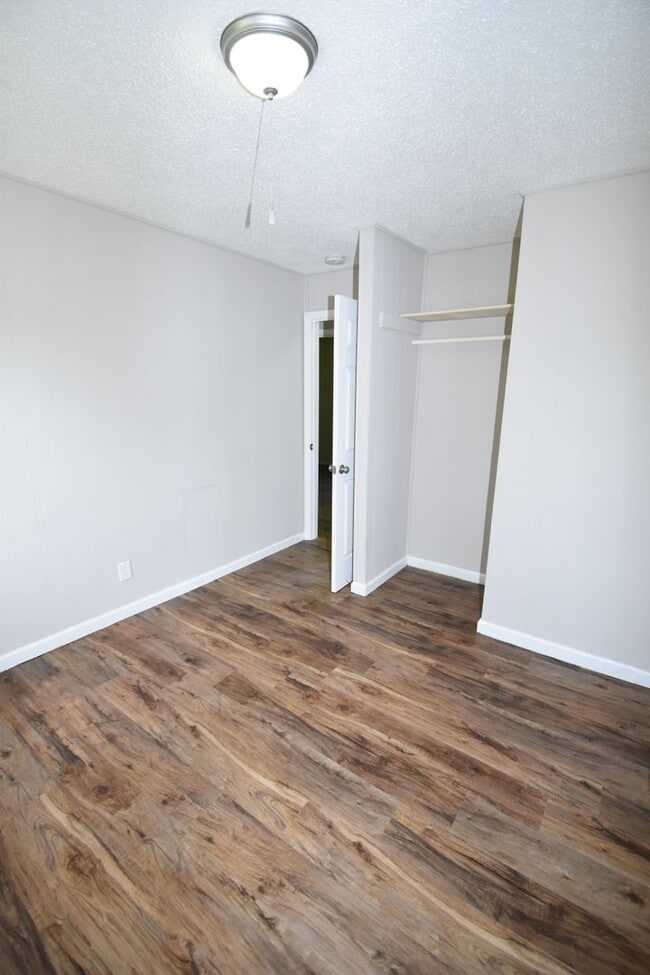 Building Photo - 3 Bedroom 1 Bath Home For Rent Near Heritage Park!