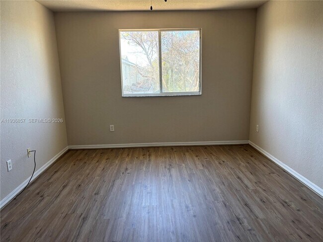 Building Photo - 5907 Abbey Rd