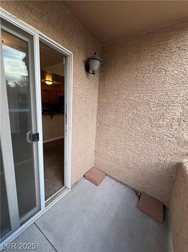 Building Photo - 9325 W Desert Inn Rd