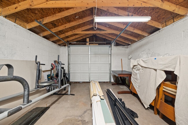 Building Photo - 3221 Locust Ave