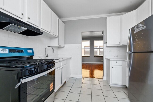 Building Photo - Two Bedroom Unit in South Shore