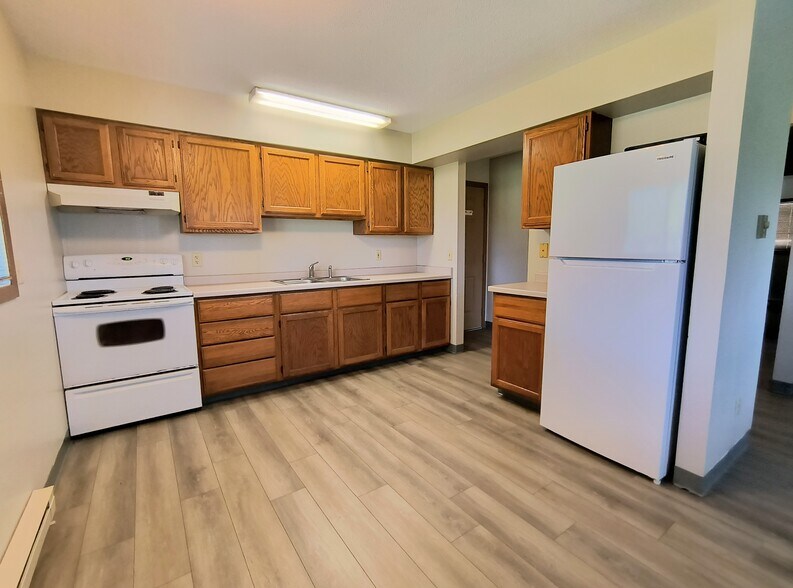 Kitchen - 1302 Laurel Dr