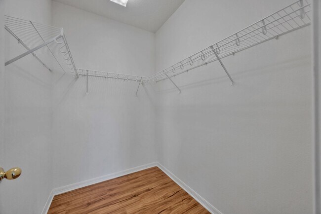 Building Photo - 10414 Tulip Field Way