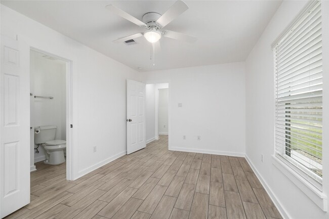 Building Photo - 6004 Bois D Arc St