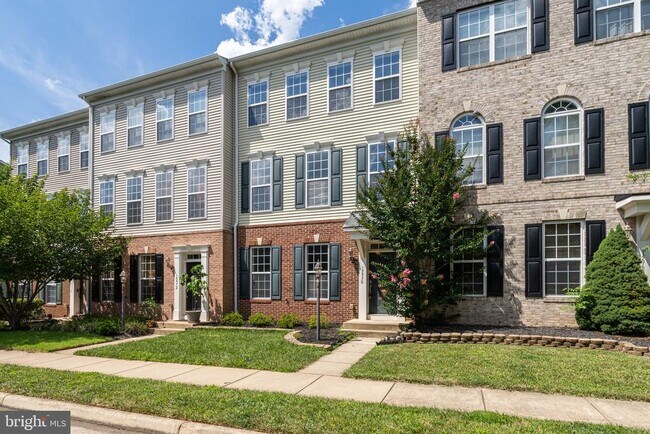 Building Photo - 15970 Greymill Manor Dr