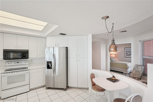 Building Photo - 260 Barefoot Beach Blvd