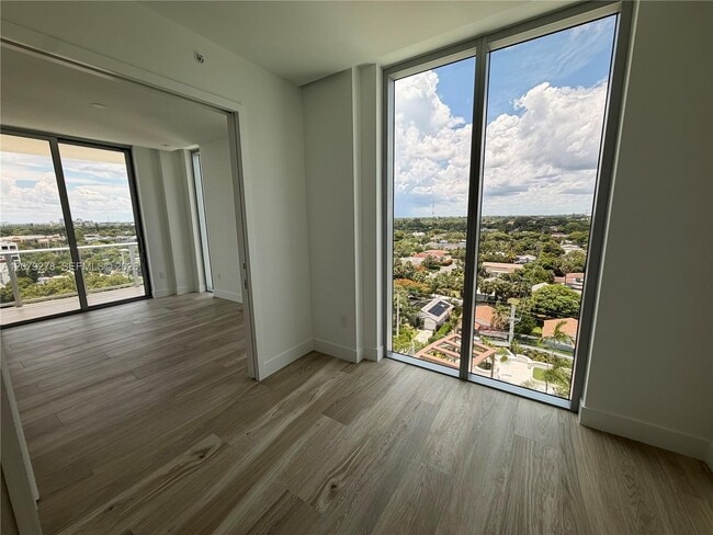 Building Photo - 4714 N Flagler Dr