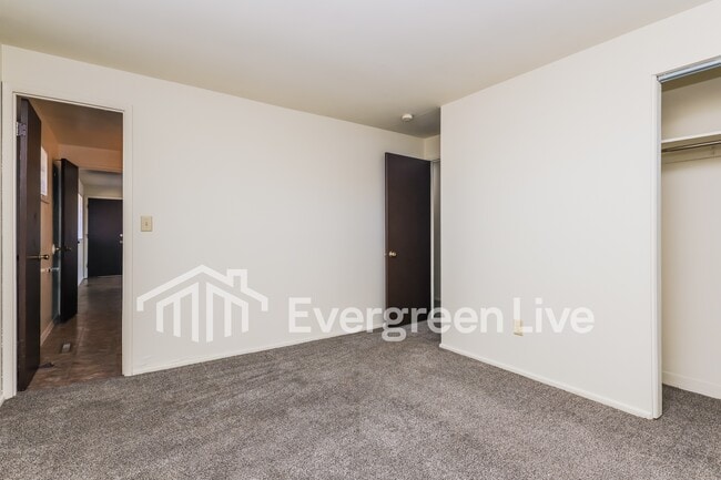 Building Photo - Currently accepting applications!