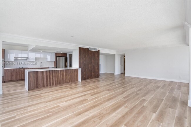 Building Photo - 2100 S Ocean Ln