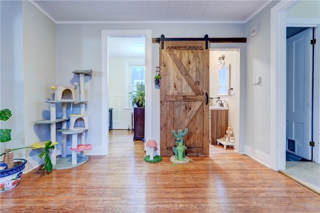 Building Photo - 284 Benton St