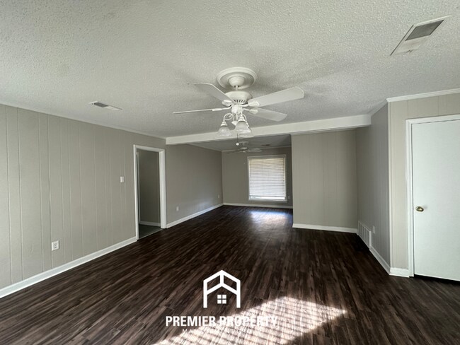 Building Photo - 2714 Gerald Ford Dr W