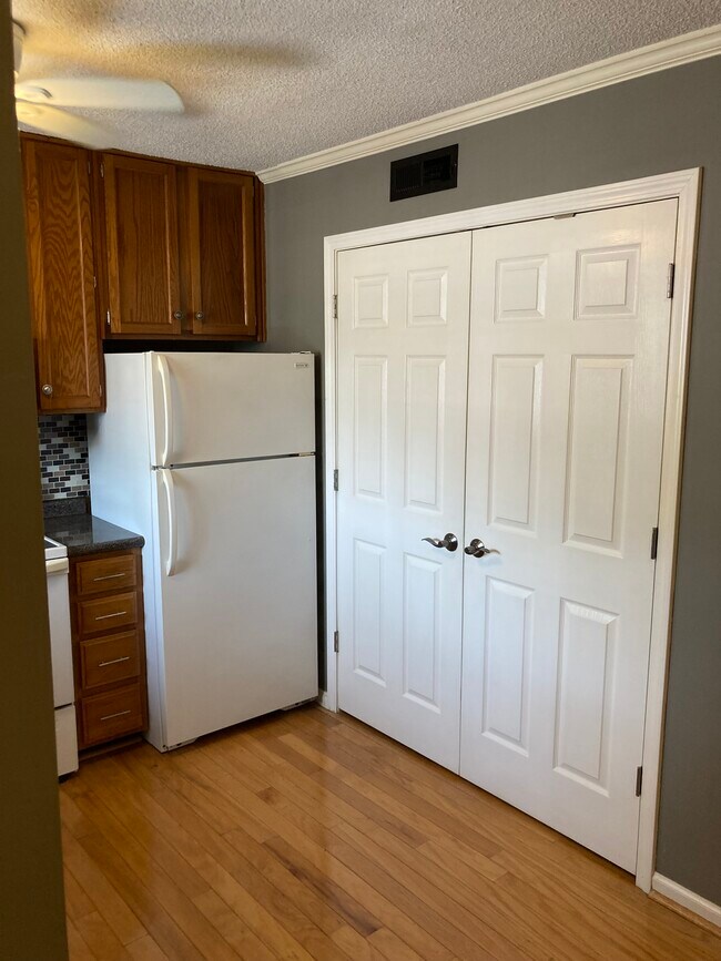 Hidden Laundry Room - 940 Glenn St