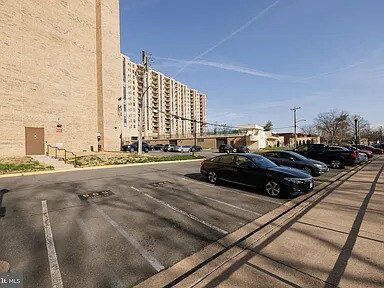 Building Photo - 4500 S Four Mile Run Dr