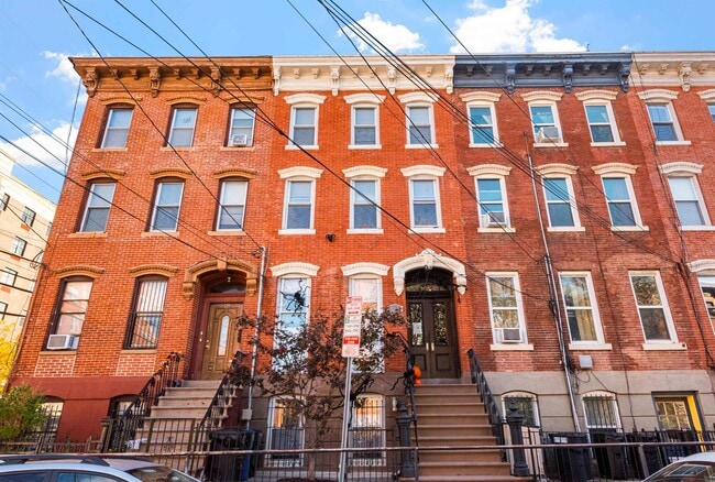 Building Photo - 526 Manila Ave