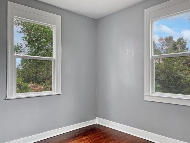 Building Photo - 2002 Shirley Ave