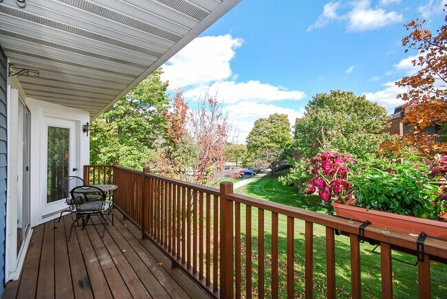 Building Photo - 385 Sandhurst Cir