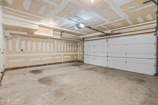 Building Photo - 40 Rojewski Way