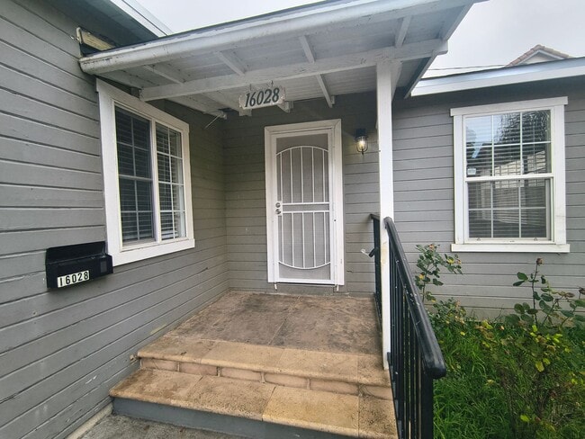 Building Photo - 2Bed/1Bath Single Family Home Located In Private Area Near East 14th St. San Leandro, Ca.