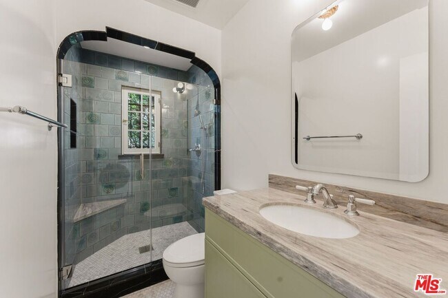 Building Photo - 123 N Orange Dr