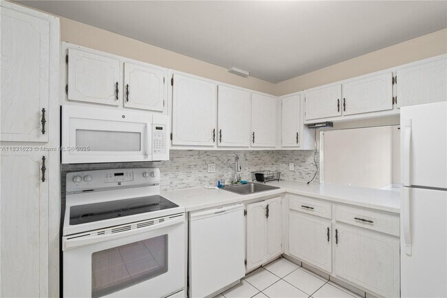Building Photo - 8350 Sands Point Blvd