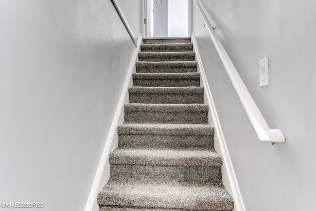 Building Photo - 43449 Arbor Way W