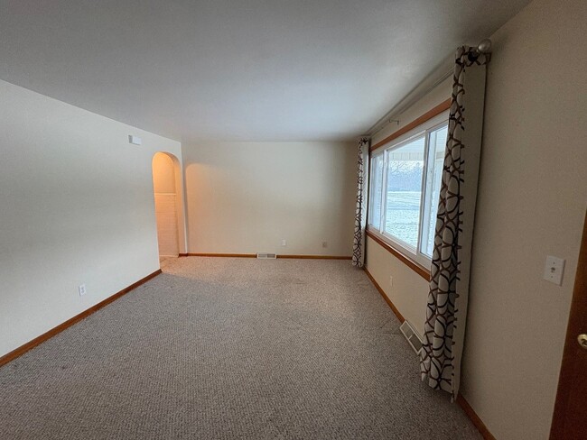 Building Photo - 1115 Lake St