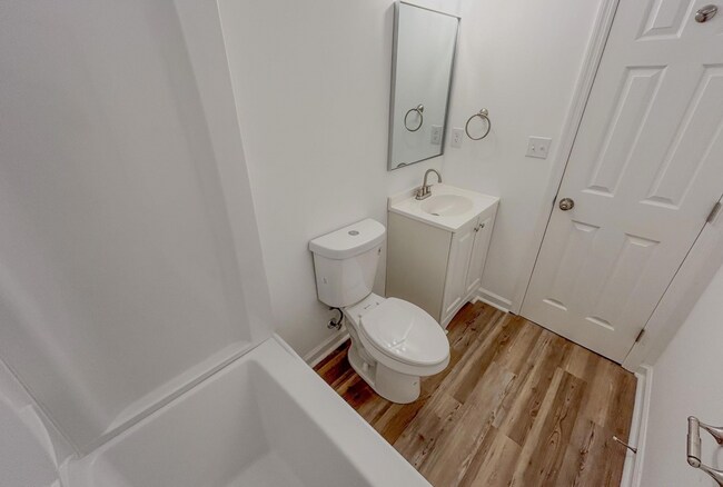 Building Photo - Modern 2BR/1.5BA Property with Renovated Interior and Unique Bonus Spaces