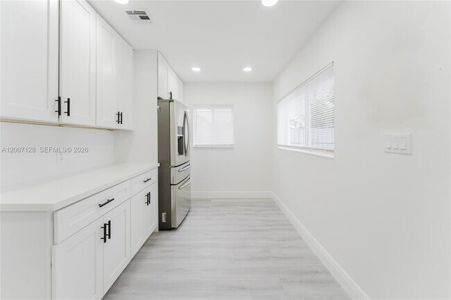 Building Photo - 481 NE 51st St